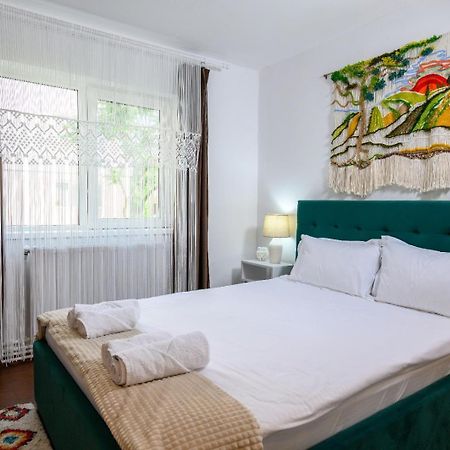 Apartament Corina Cu Parcare Bistriţa Extérieur photo